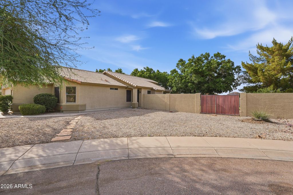 Image 4 of property listing at 2628 E BEVERLY Road, Phoenix, AZ 85042