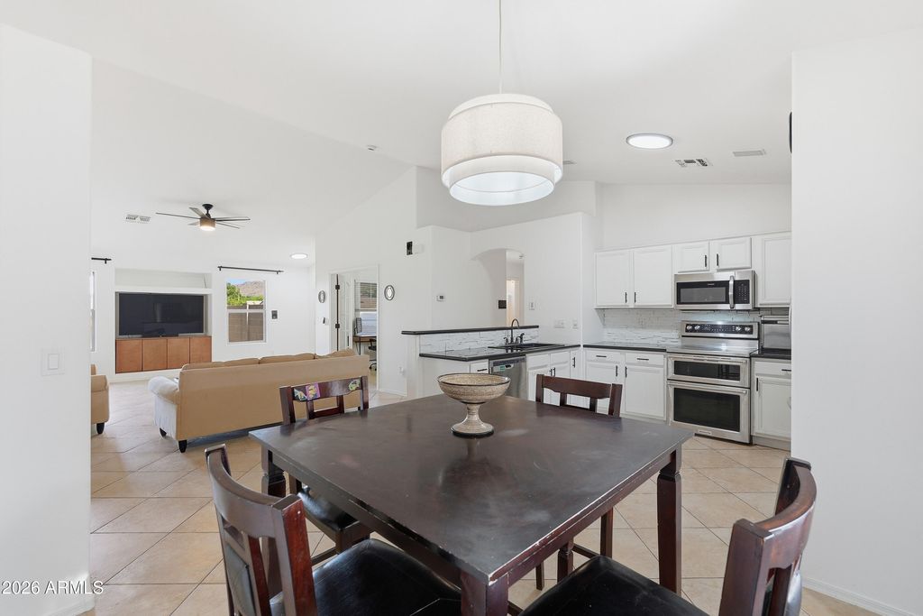 Image 8 of property listing at 2628 E BEVERLY Road, Phoenix, AZ 85042