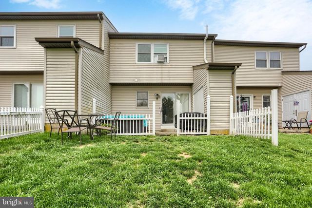 564 E LINDEN ST, Fleetwood, PA 19522
