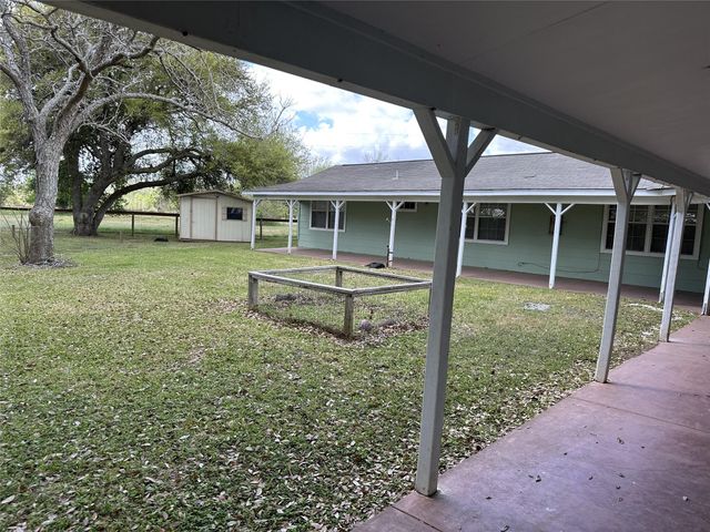 35 Private Road 815, Markham, TX 77414