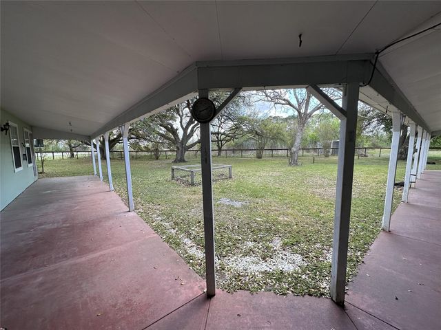 35 Private Road 815, Markham, TX 77414