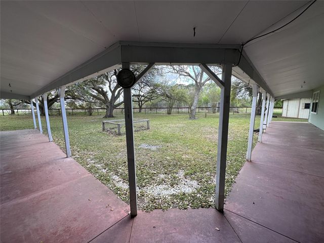 35 Private Road 815, Markham, TX 77414