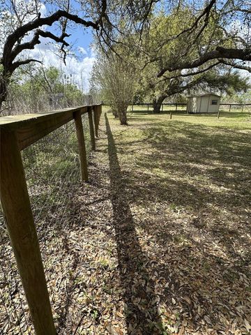 35 Private Road 815, Markham, TX 77414