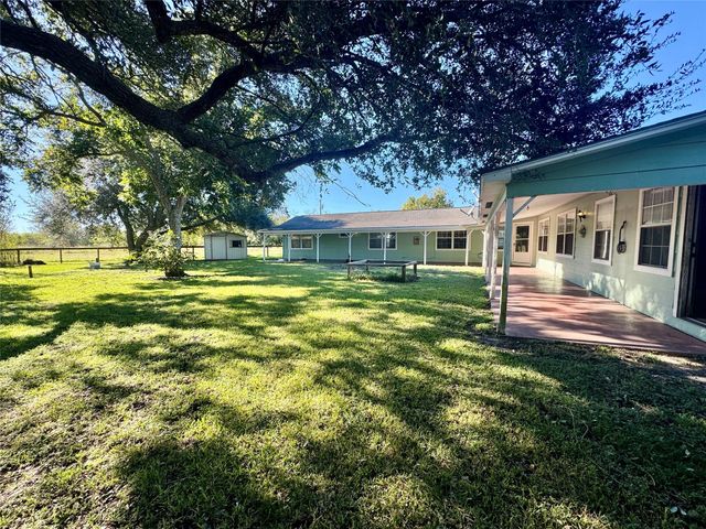 35 Private Road 815, Markham, TX 77414