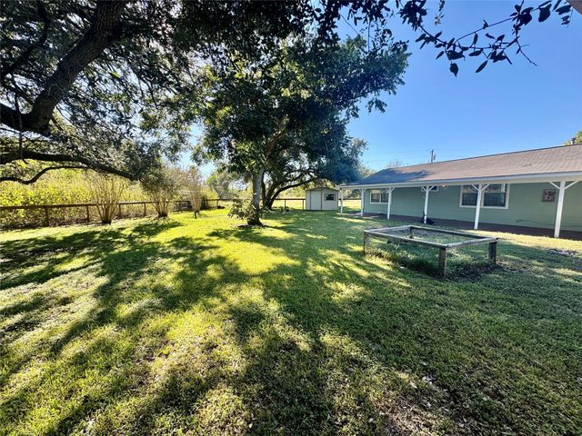 35 Private Road 815, Markham, TX 77414