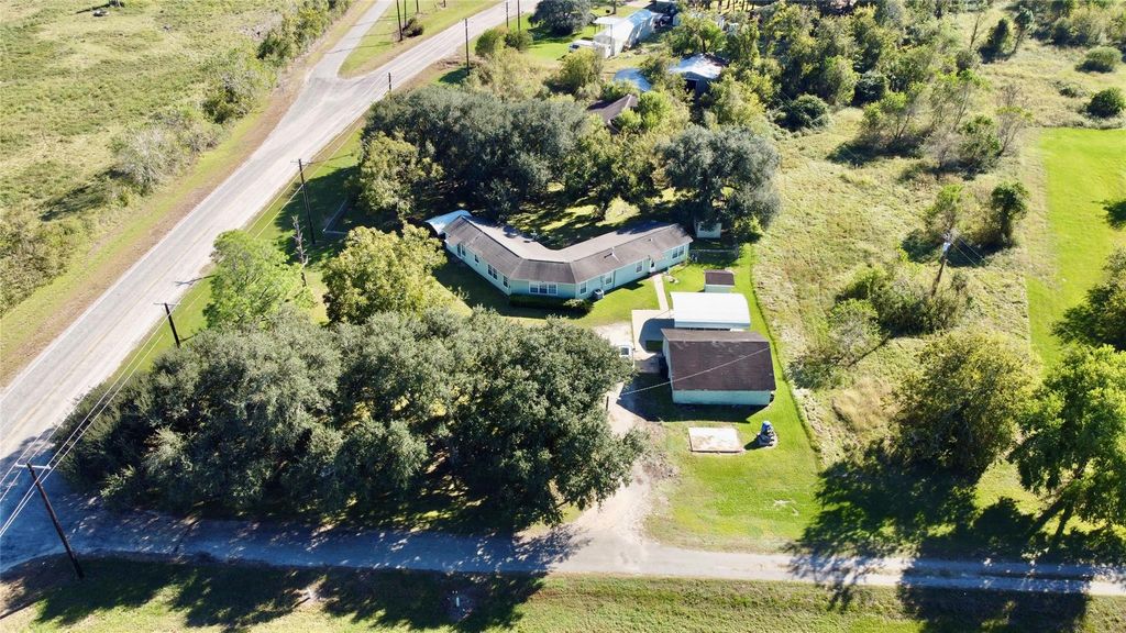 35 Private Road 815, Markham, TX 77414