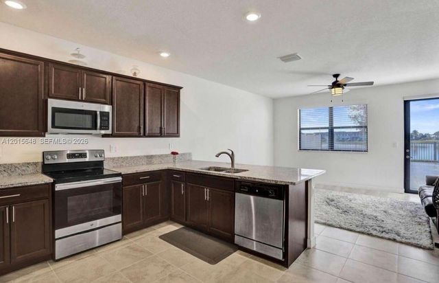 3460 W 103rd Ter, Hialeah, FL 33018