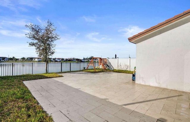 3460 W 103rd Ter, Hialeah, FL 33018