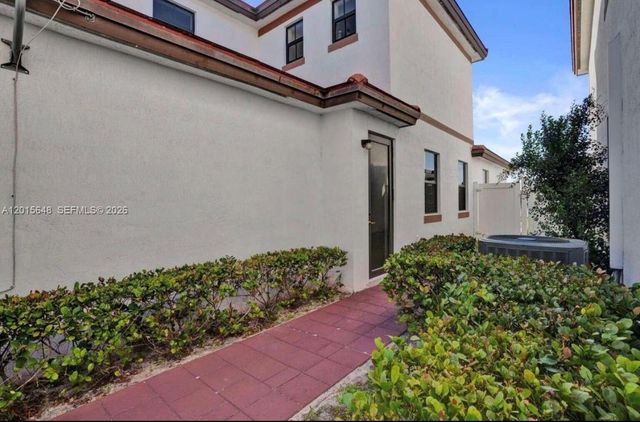 3460 W 103rd Ter, Hialeah, FL 33018