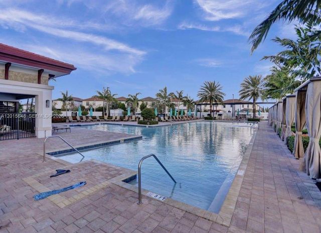 3460 W 103rd Ter, Hialeah, FL 33018
