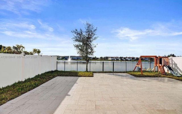 3460 W 103rd Ter, Hialeah, FL 33018