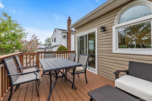 2542 Park Place, Bellmore, NY 11710