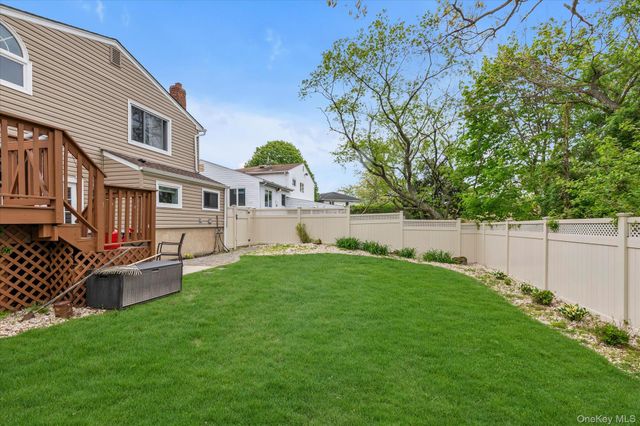 2542 Park Place, Bellmore, NY 11710