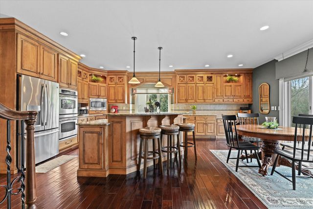 2701 BRISTOL LAKE DR, Columbia, MO 65201