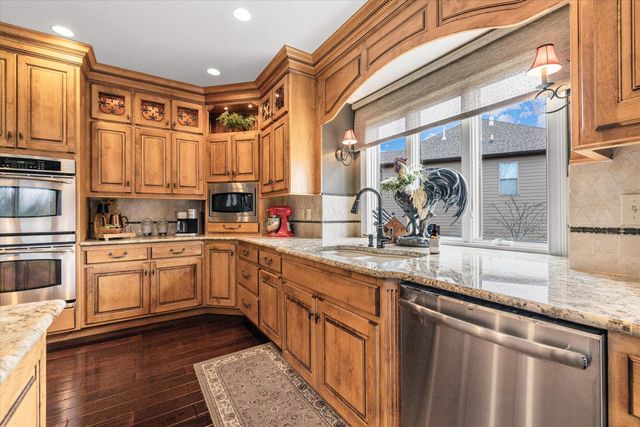 2701 BRISTOL LAKE DR, Columbia, MO 65201