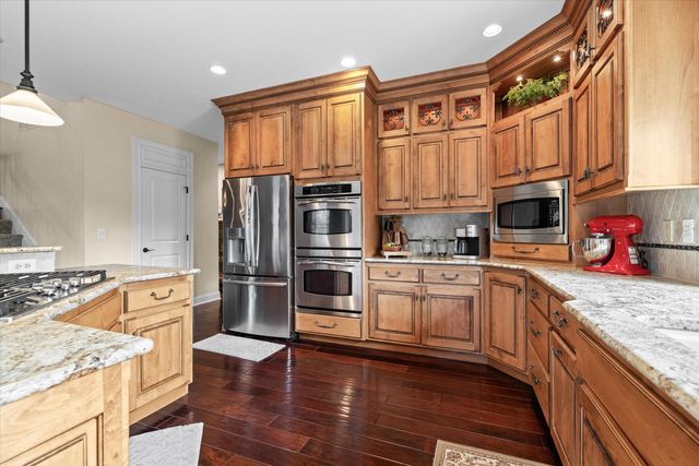 2701 BRISTOL LAKE DR, Columbia, MO 65201