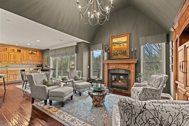 2701 BRISTOL LAKE DR, Columbia, MO 65201