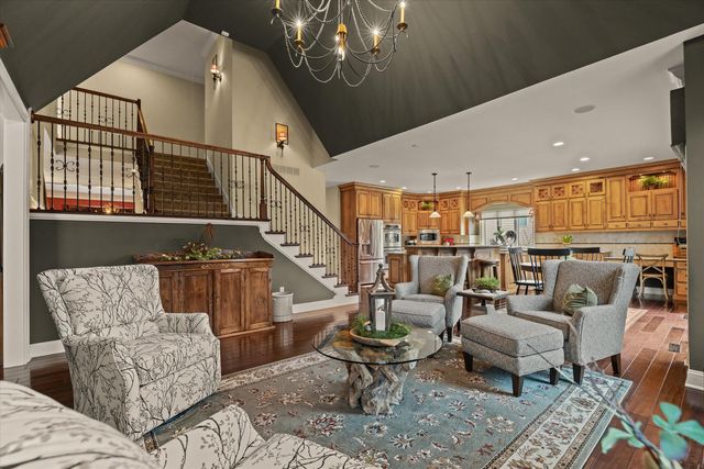 2701 BRISTOL LAKE DR, Columbia, MO 65201