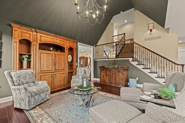 2701 BRISTOL LAKE DR, Columbia, MO 65201