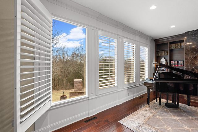 2701 BRISTOL LAKE DR, Columbia, MO 65201