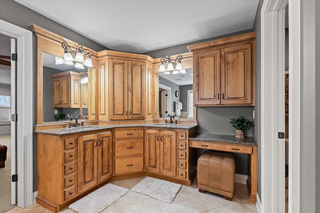 2701 BRISTOL LAKE DR, Columbia, MO 65201