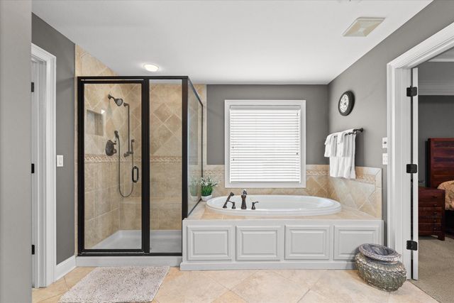 2701 BRISTOL LAKE DR, Columbia, MO 65201