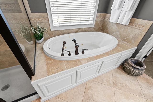 2701 BRISTOL LAKE DR, Columbia, MO 65201