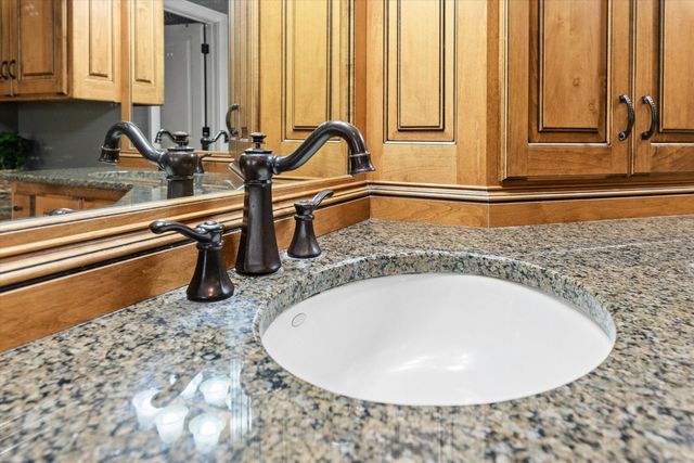 2701 BRISTOL LAKE DR, Columbia, MO 65201