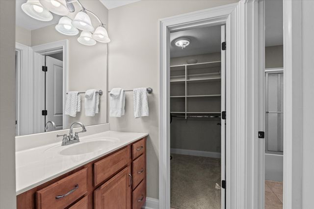 2701 BRISTOL LAKE DR, Columbia, MO 65201