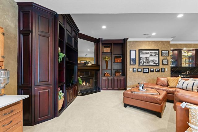 2701 BRISTOL LAKE DR, Columbia, MO 65201