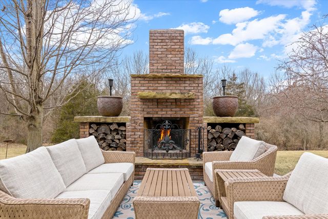 2701 BRISTOL LAKE DR, Columbia, MO 65201