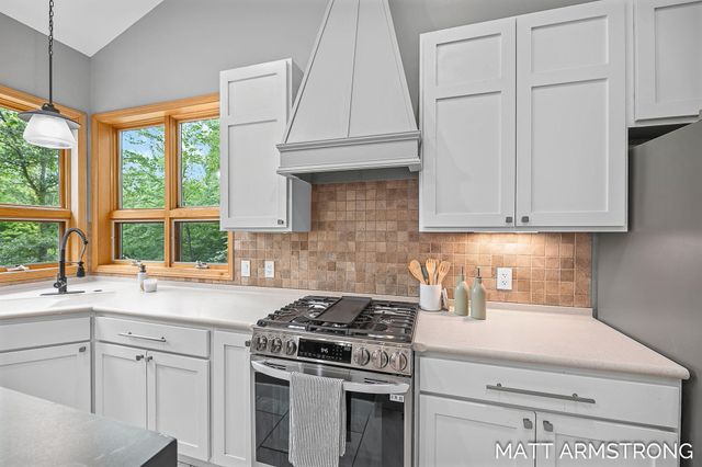 2135 Hilltop View Drive, Dorr Twp, MI 49323