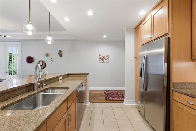 1219 Crescent Place 2D, Squirrel Hill, PA 15217
