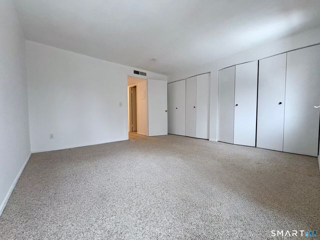 204 Towne House Road 204, Hamden, CT 06514