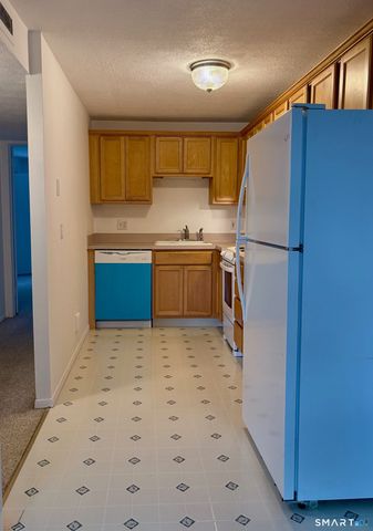 204 Towne House Road 204, Hamden, CT 06514