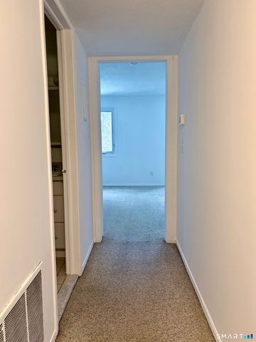 204 Towne House Road 204, Hamden, CT 06514