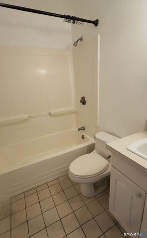 204 Towne House Road 204, Hamden, CT 06514