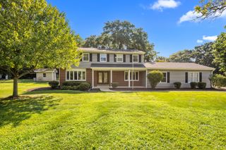 230 Woodland Hills Road, Batavia, IL 60510