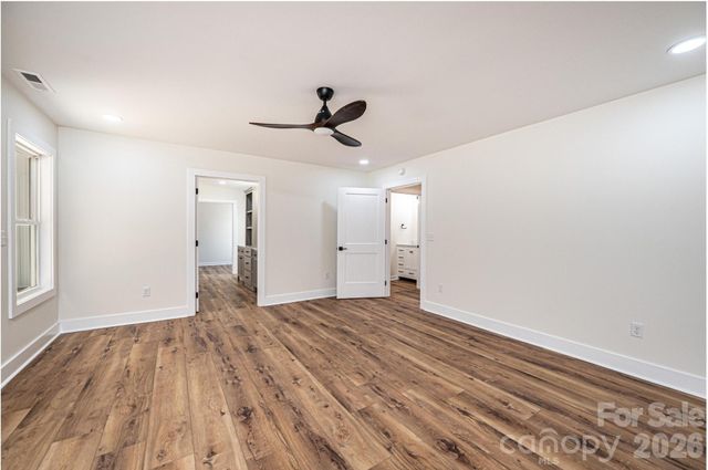 1721 Songbird Court SE, Lenoir, NC 28645