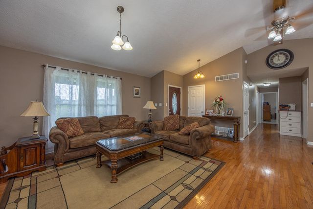 3011 N Middletown Road, Paris, KY 40361