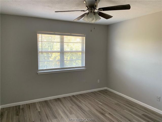 2845 Oakside Drive, Bryan, TX 77802