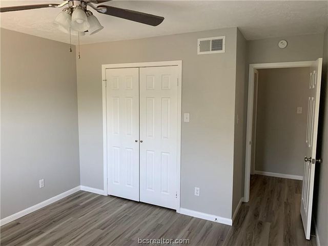 2845 Oakside Drive, Bryan, TX 77802