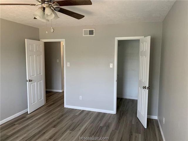 2845 Oakside Drive, Bryan, TX 77802