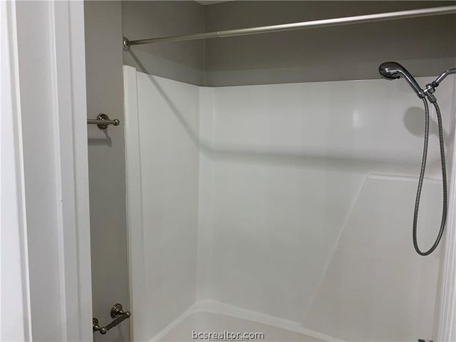 2845 Oakside Drive, Bryan, TX 77802