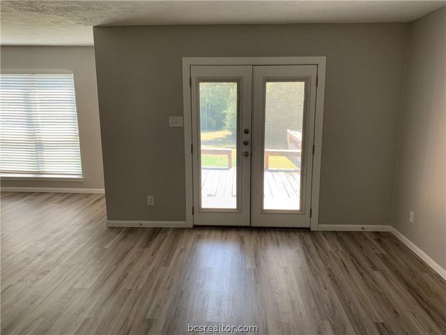 2845 Oakside Drive, Bryan, TX 77802