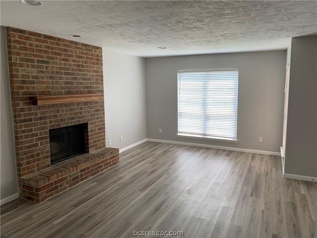2845 Oakside Drive, Bryan, TX 77802