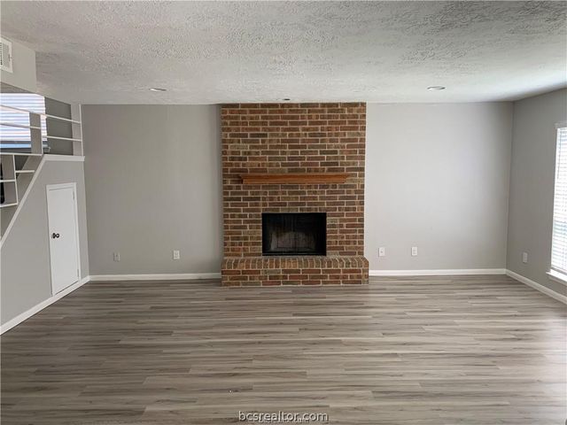 2845 Oakside Drive, Bryan, TX 77802