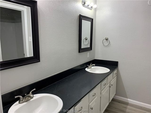 2845 Oakside Drive, Bryan, TX 77802