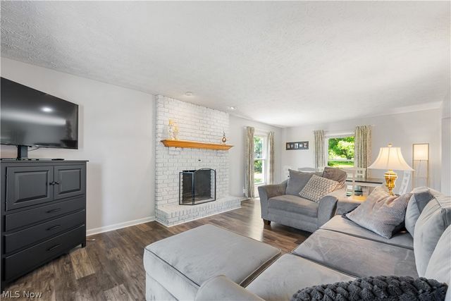 11599 Hoover Avenue NW, Uniontown, OH 44685