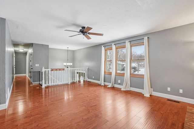 3109 Red Oak Circle N, Burnsville, MN 55337